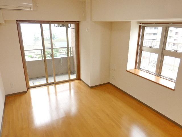居室・リビング　★２面採光明るいお部屋です★