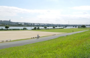 公園　荒川運動公園（公園）まで452m