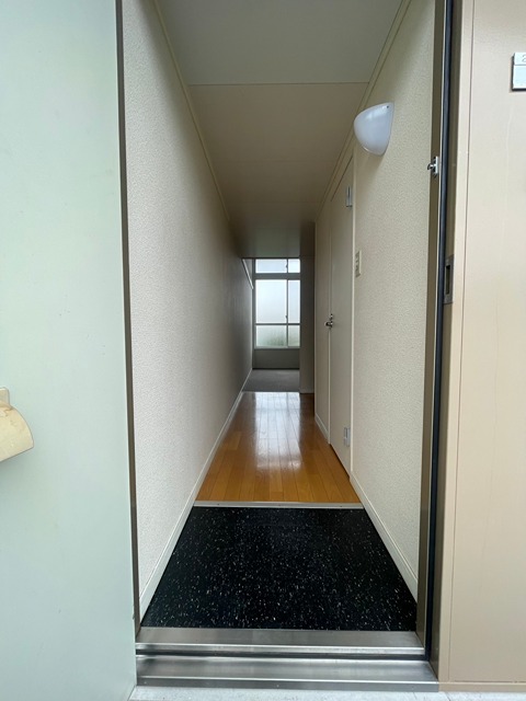 FL NESTの玄関写真