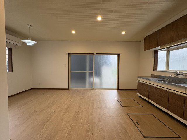 末広1丁目戸建て賃貸の居間写真