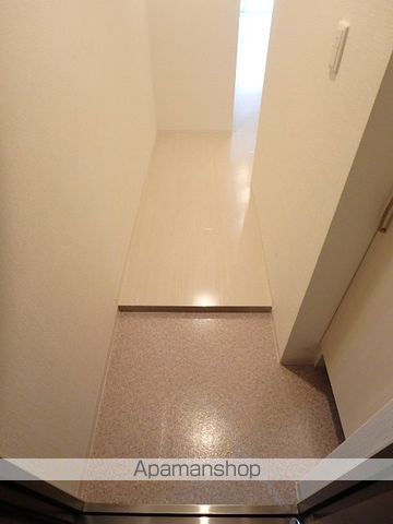 地下鉄谷町線 東梅田駅 徒歩4分 10階建 築12年の玄関写真