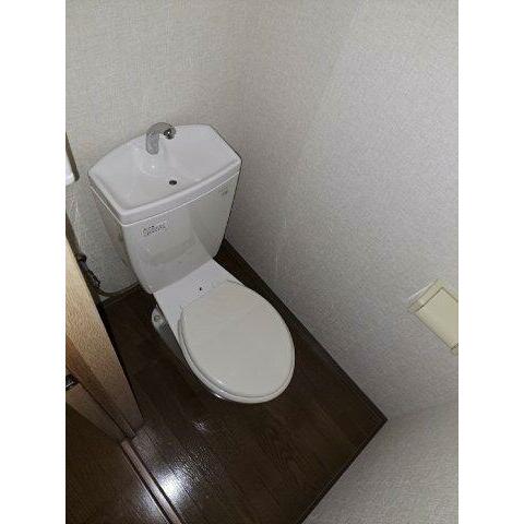 京急本線 梅屋敷駅 徒歩6分 4階建 築24年のトイレ写真