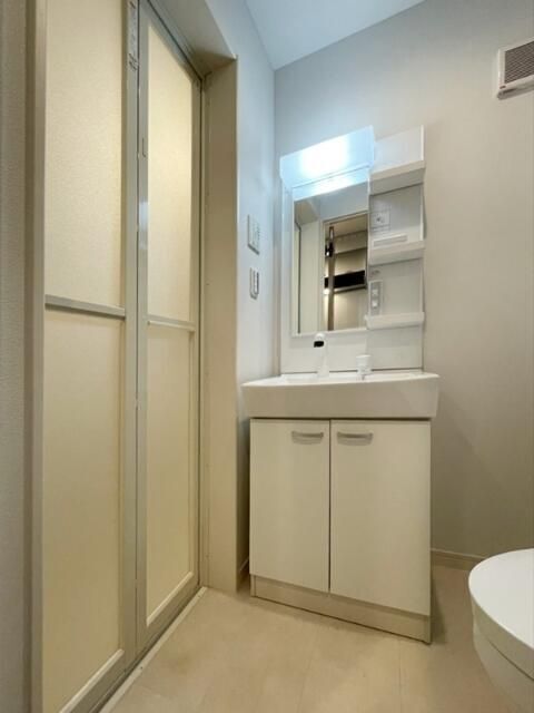洗面設備　別部屋同間取のものです。