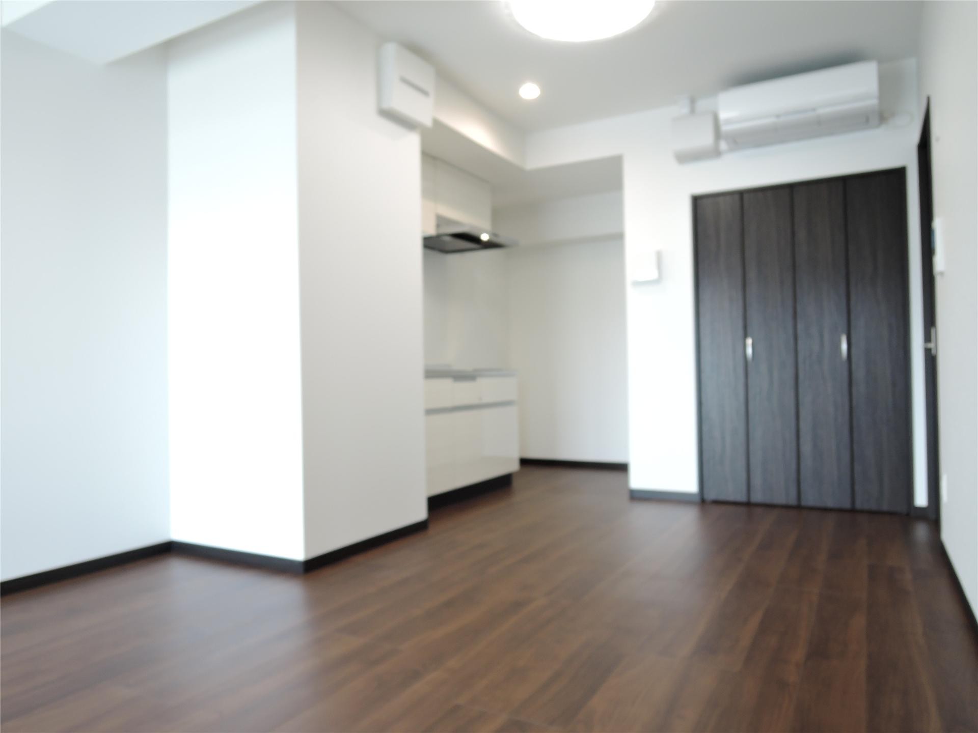ＪＲ奥羽本線 山形駅 徒歩6分 10階建 築5年の居間写真