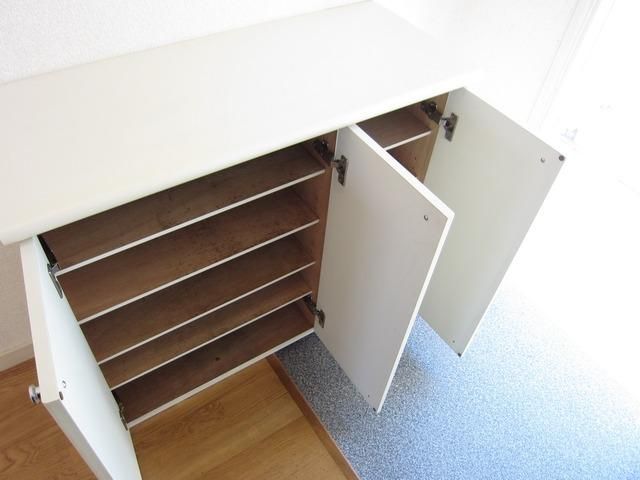玄関　♪鍵置場に程よい高さのシューズＢＯＸ♪