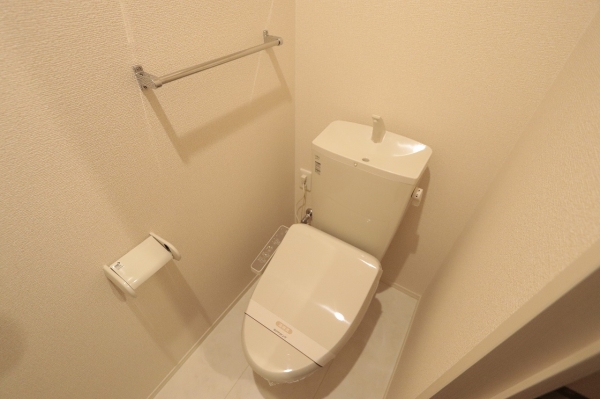 トイレ　温水シャワー付きトイレです