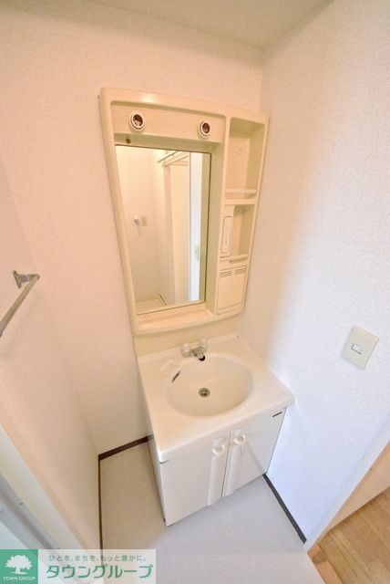洗面設備　別部屋参考写真です
