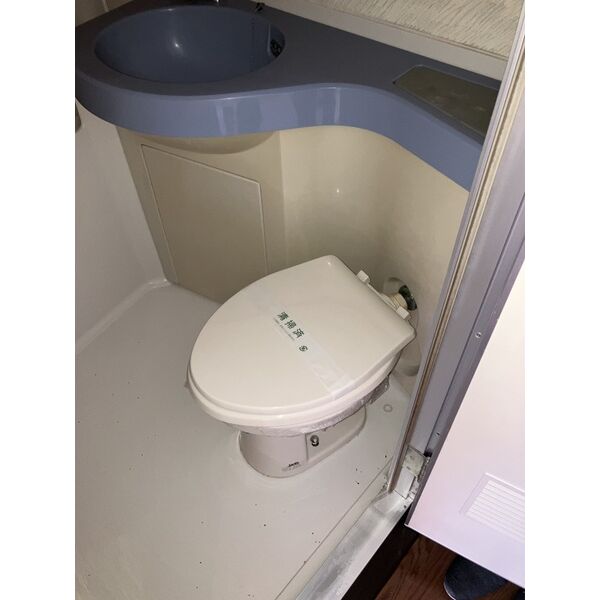 地下鉄七隈線 薬院駅 徒歩4分 7階建 築38年のトイレ写真