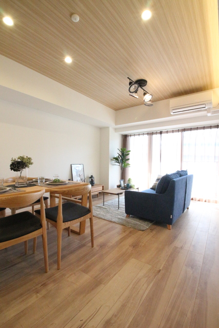 居室・リビング　実際のお部屋に家具・家電等はありません。