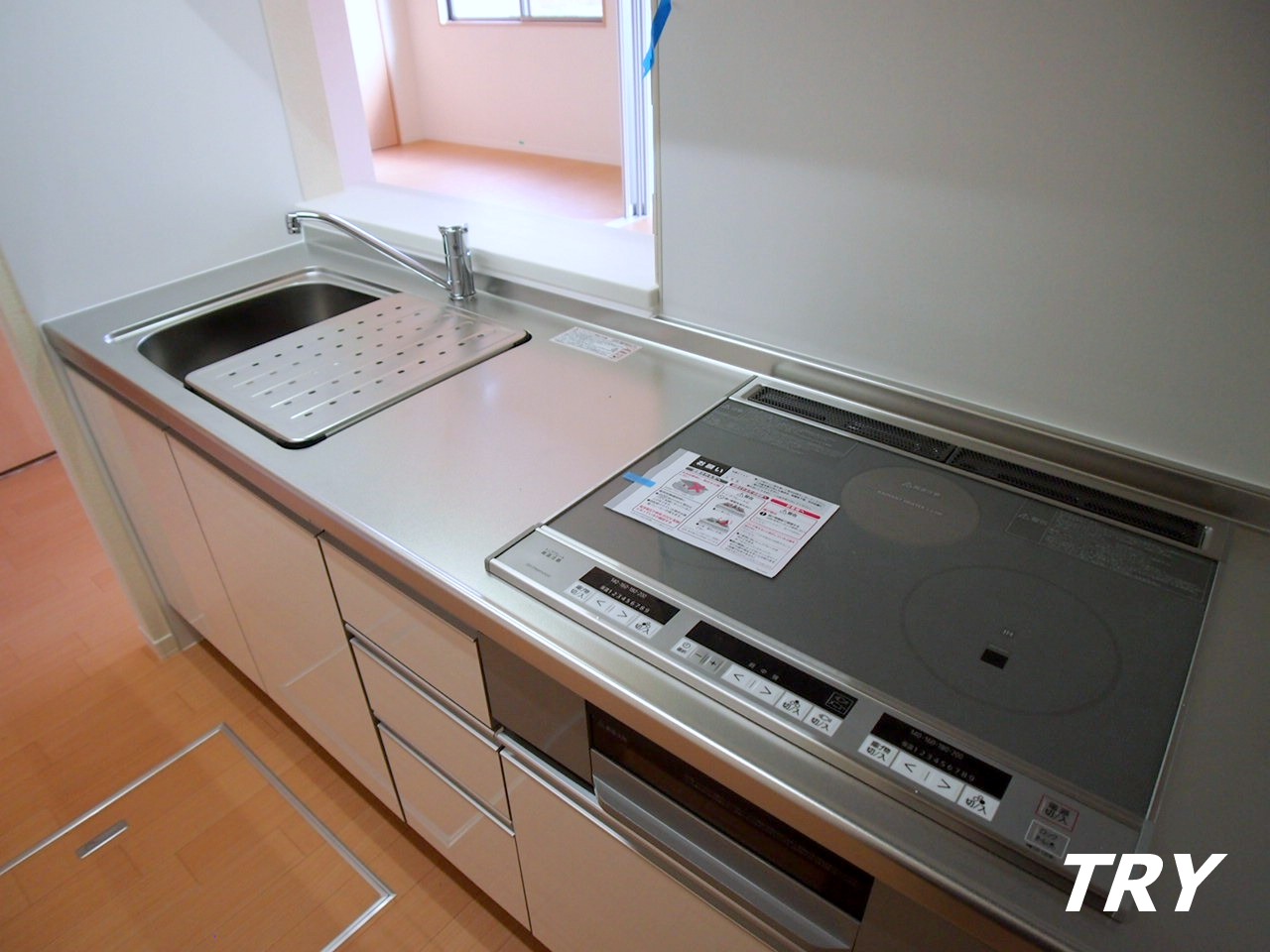 キッチン　3口ＩＨコンロ付システムキッチン！