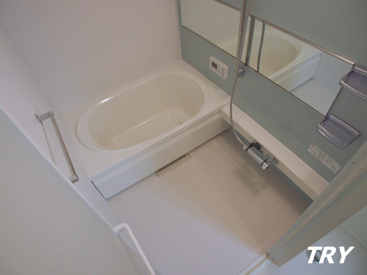 バス・シャワールーム　乾燥機能、追炊き付です。