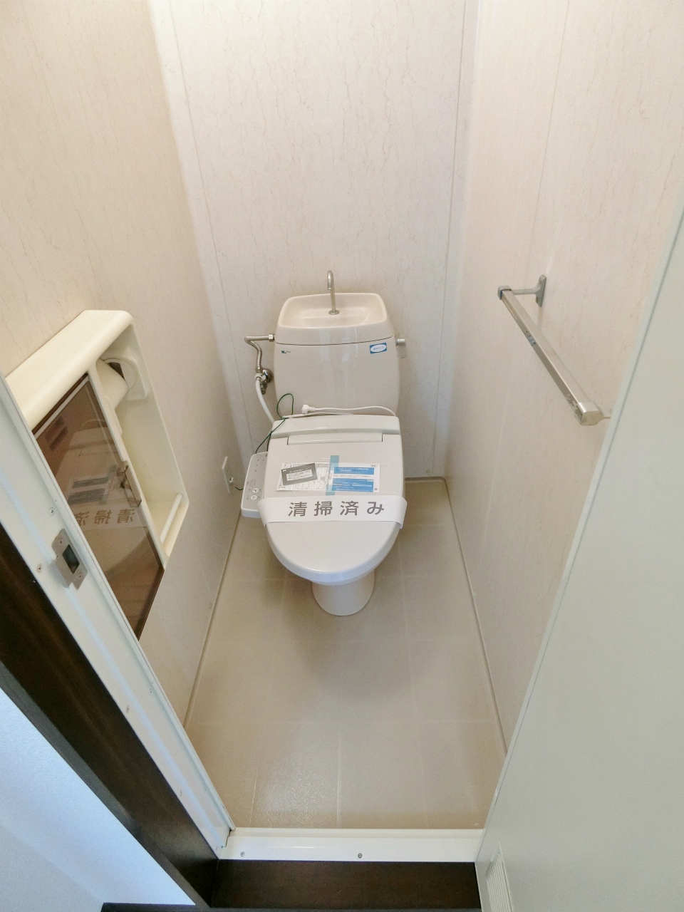 トイレ　温水洗浄便座付の洋式水洗トイレになります♪♪♪