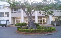 中学校　豊見城市立伊良波中学校（中学校）まで1432m