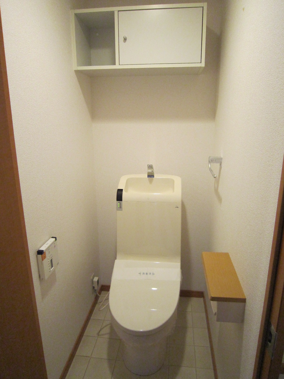 トイレ　ウォシュレット付き