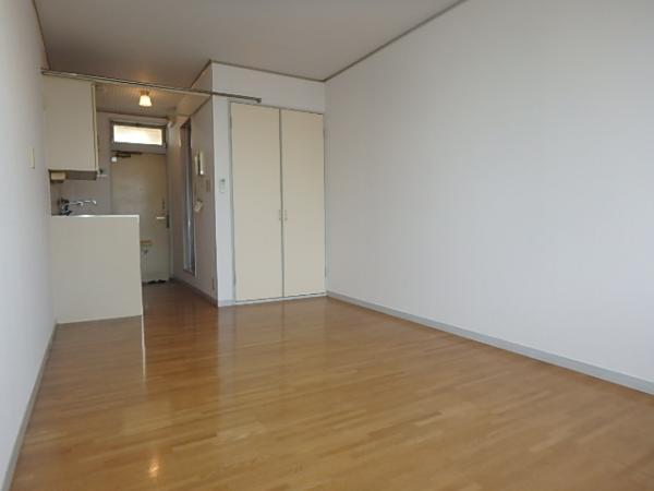 居室・リビング　★フローリング床で清潔感があります★