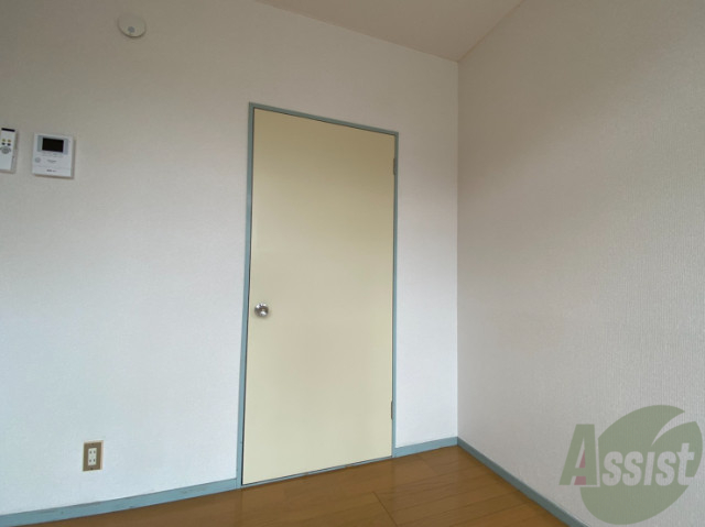 収納　リビングにある収納はウォークインクローゼットになっています