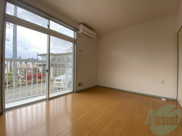 その他部屋・スペース　ベッドも置くことのできるリビングは寝室も兼ねることができます