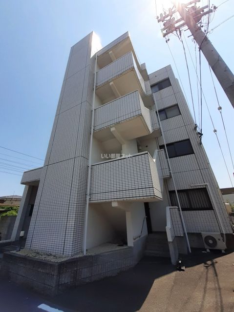 【シャルマンIIの建物外観】