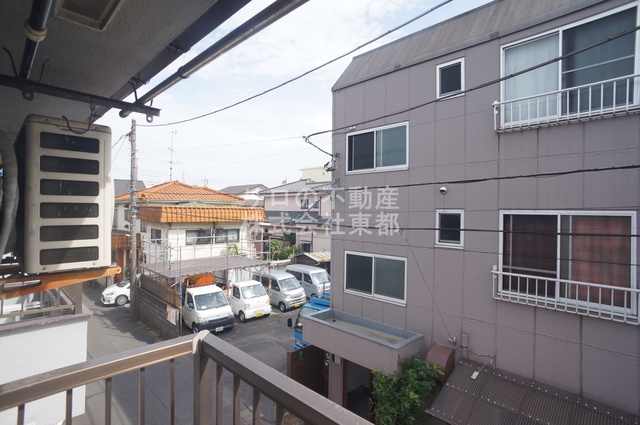 バルコニー　お天気のいい日は洗濯物も気持ちよく干せますね！