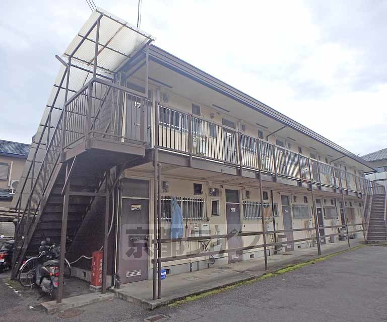 京都市北区大宮南田尻町のアパートの建物外観