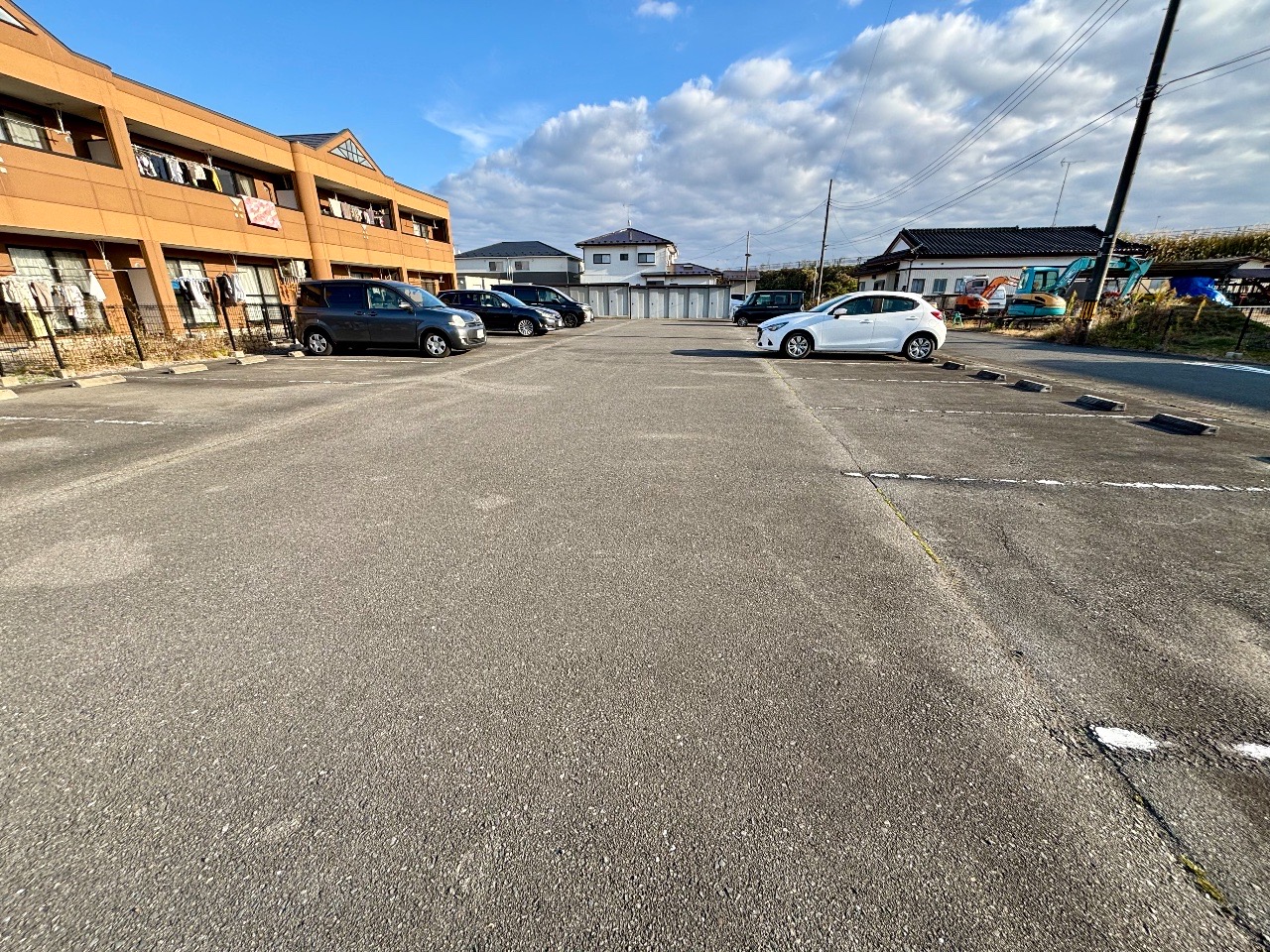 駐車場　駐車場部分・アスファルト舗装です♪