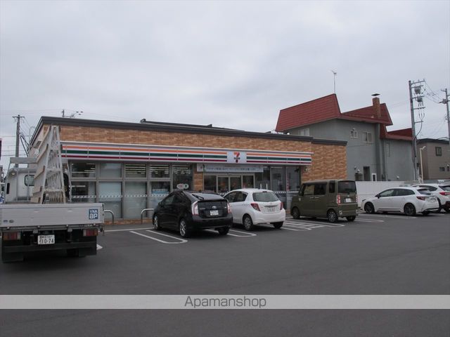 コンビニ　セブンイレブン（コンビニ）まで719m