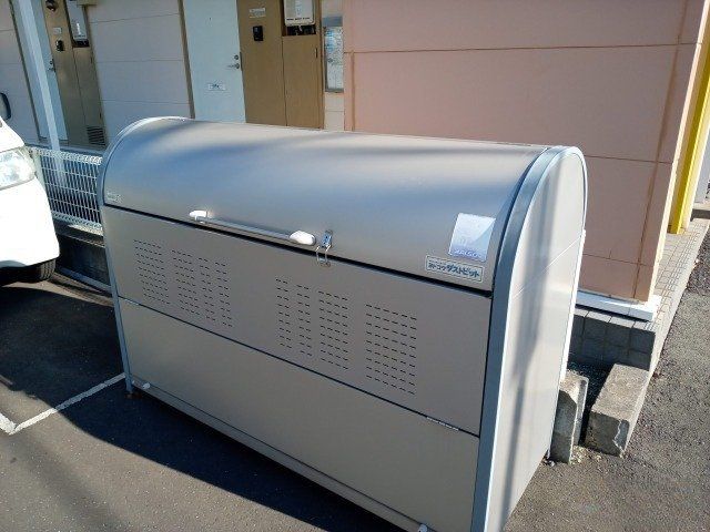 玄関　ゴミ置場