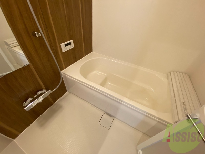 バス・シャワールーム　こちらはお風呂。一日の疲れをここで癒してください。