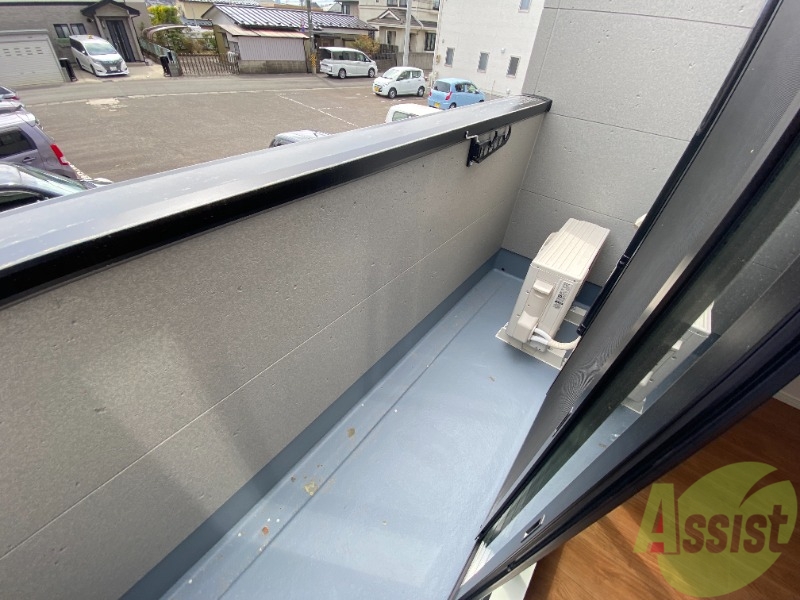 バルコニー　バルコニーは洗濯物を干すスペースがあります。