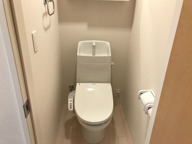 【高岡市金屋町のアパートのトイレ】