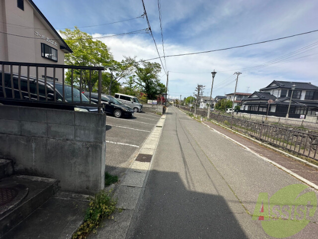 【多賀城市留ケ谷のアパートの駐車場】