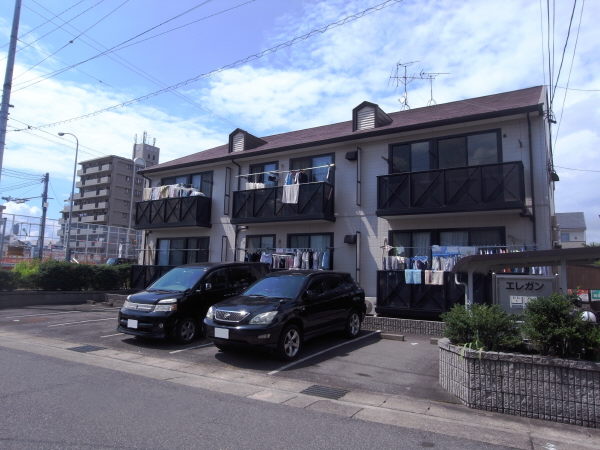 名古屋市中川区東春田のアパートの建物外観