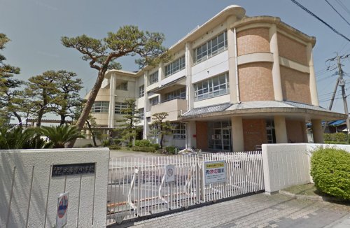 【D-room FIRST大善寺駅前の小学校】