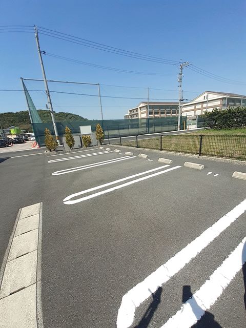 【出雲市神西沖町のアパートの駐車場】