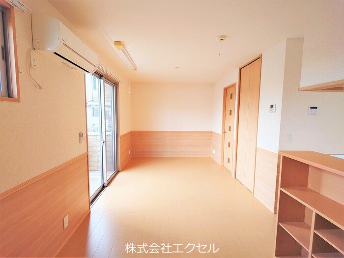 居室・リビング　同建物別室画像です