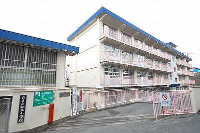 【シュロス赤坂II　Ｂ棟の小学校】