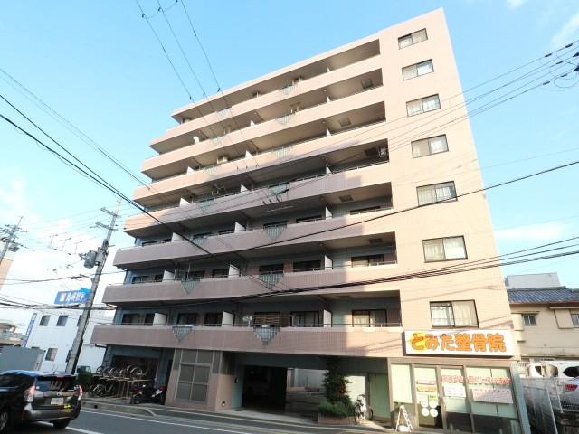 生駒市元町のマンションの建物外観