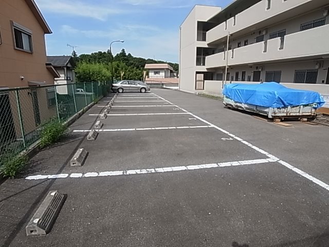 【神戸市北区北五葉のマンションの駐車場】