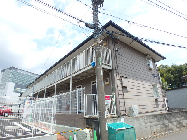 横浜市港北区篠原町のアパートの建物外観