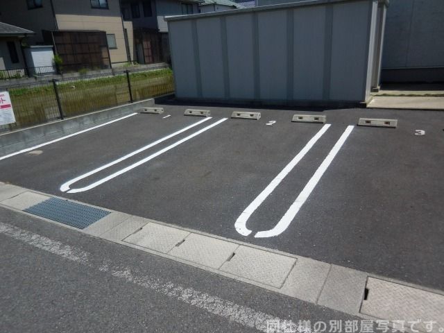 【リール　リジェールIIの駐車場】