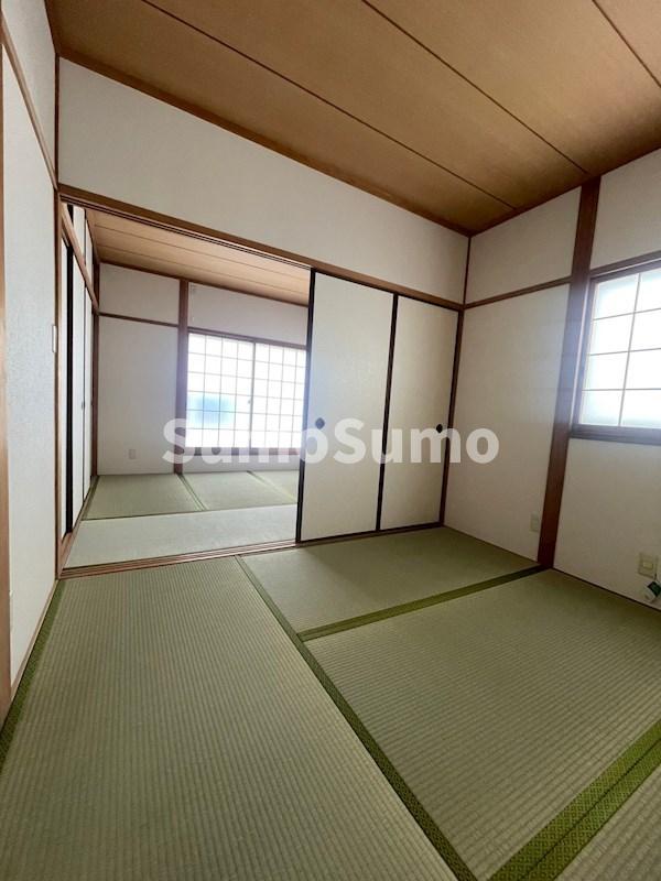 その他部屋・スペース　落ち着いた色調の寝室です