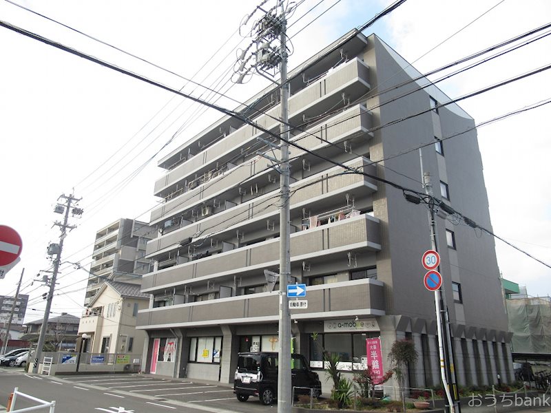 建物外観　重量感のある外観です。