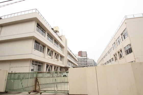 中学校　広島市立幟町中学校（中学校）まで416m