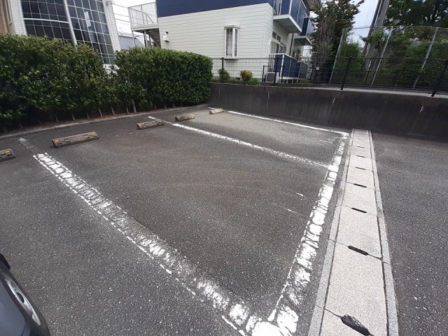 【太宰府市朱雀のアパートの駐車場】