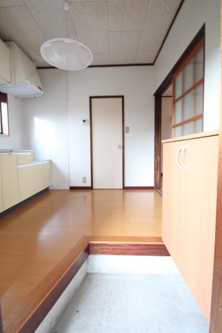 玄関　収納もある玄関です