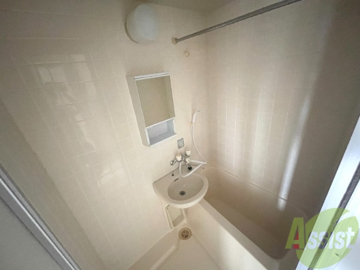 バス・シャワールーム　１人暮らしにはピッタリのサイズ感ですね！