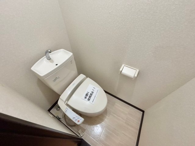ＪＲおおさか東線 衣摺加美北駅 徒歩3分 2階建 築19年のトイレ写真