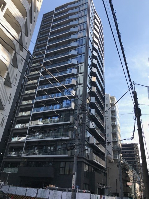 【港区西新橋のマンションの建物外観】