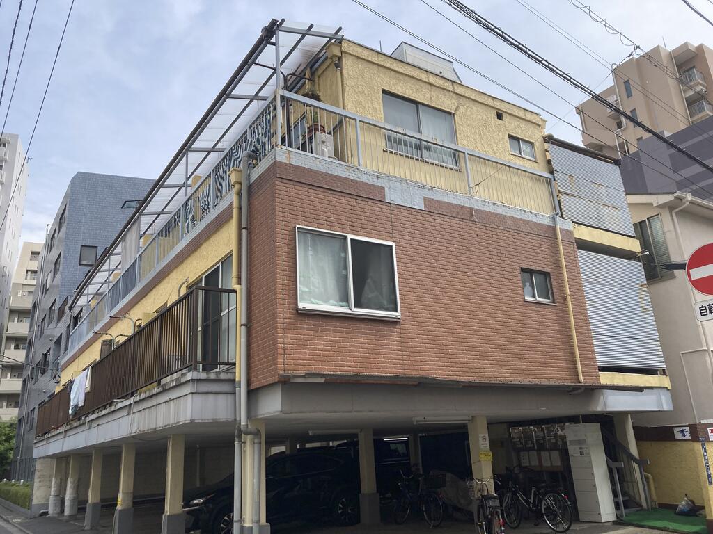 青木マンションの建物外観