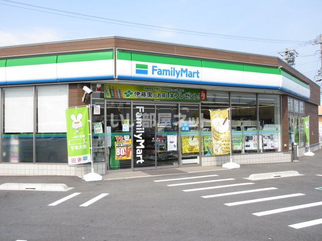 コンビニ　ファミリーマート 松阪駅部田店（コンビニ）まで553m